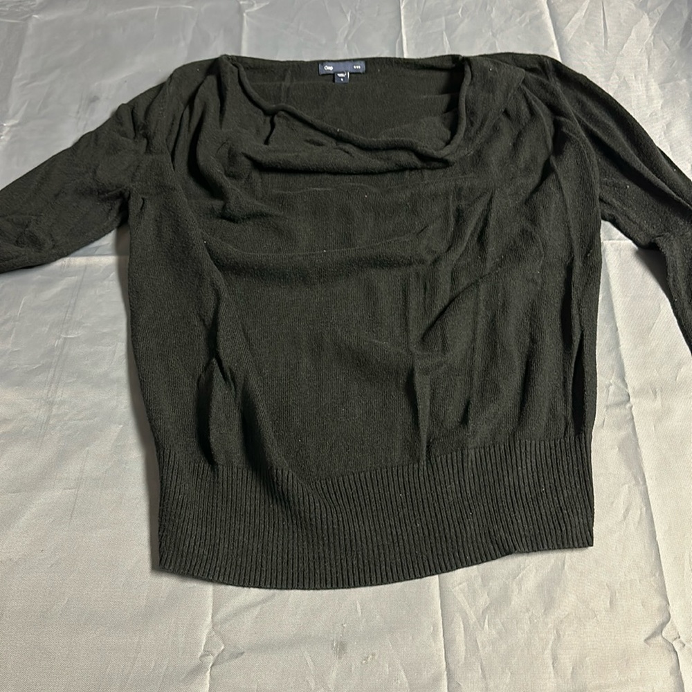 Gap sweater